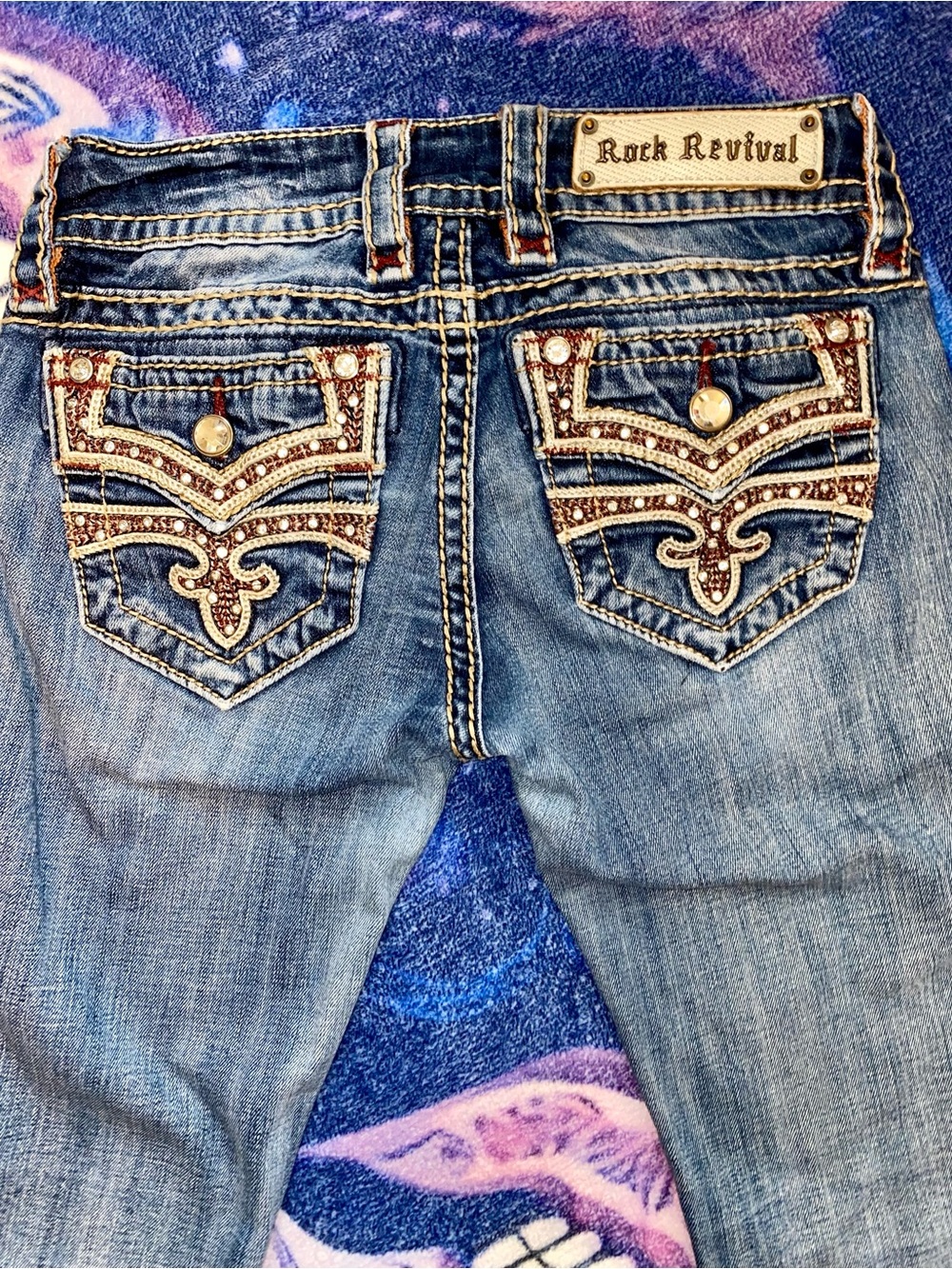 ROCK REVIVAL CELINDA STRAIGHT JEANS FAUX FLAP POCKETS LOTS RHINESTONES EXCELLENT